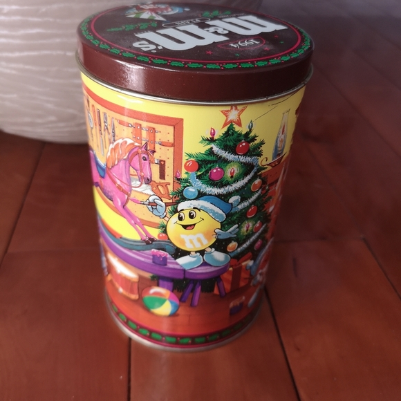Vintage 1994 M&M’s Santa Christmas Holiday 6.5" Tin Round Collectible Can - Picture 2 of 6